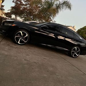 Meet your Posher, Javier